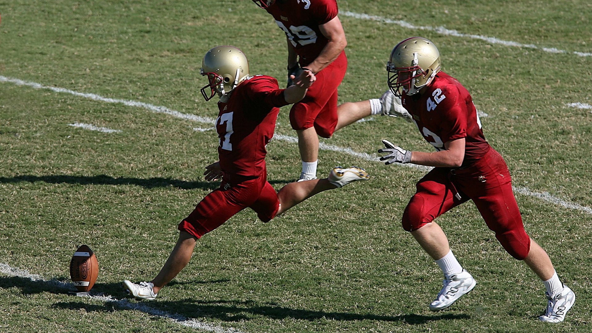 格林伍德凭借出色的防守反击和快速转守为攻，帮助袋鼠队逆转局势