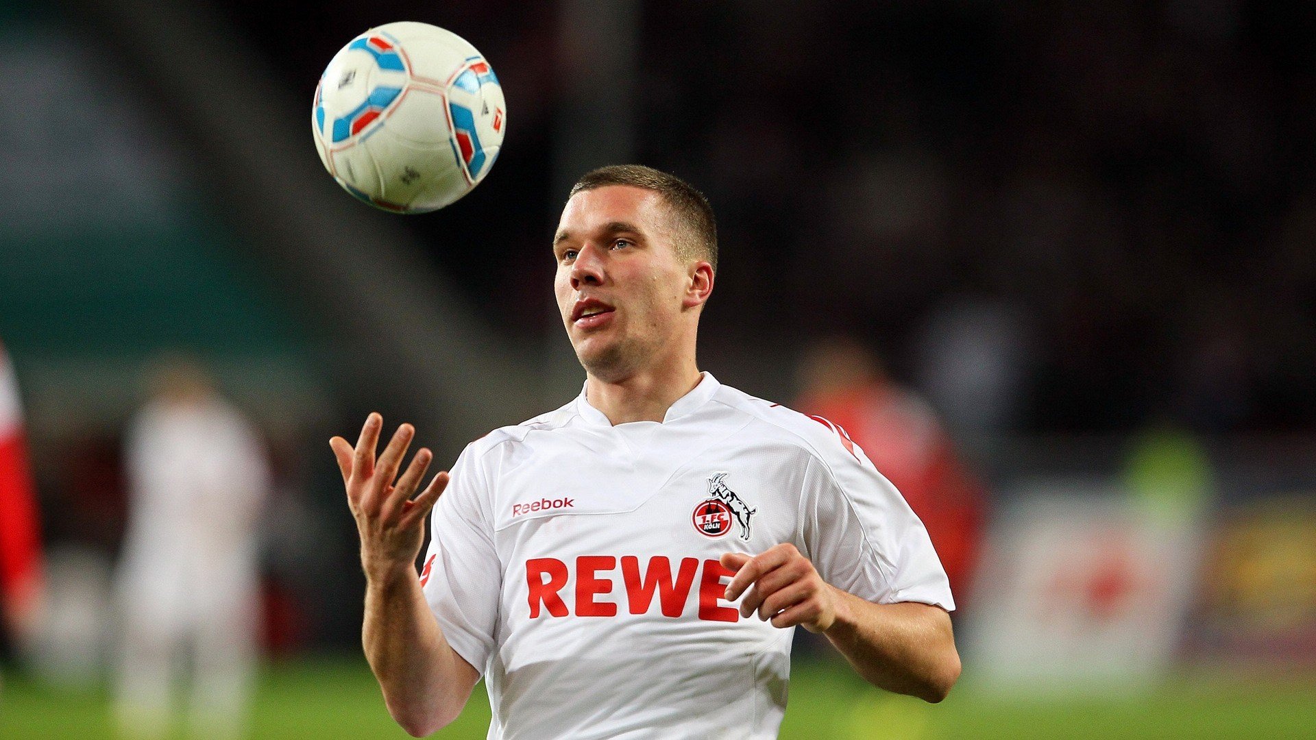 赛后球迷留言表达支持球队上下回应并感谢热情鼓励,球迷寄语